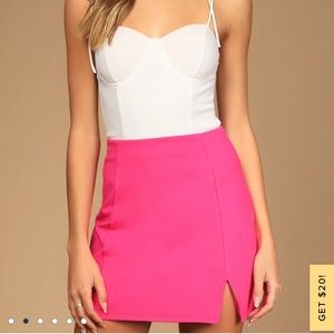 Lulu’s hot pink mini skirt